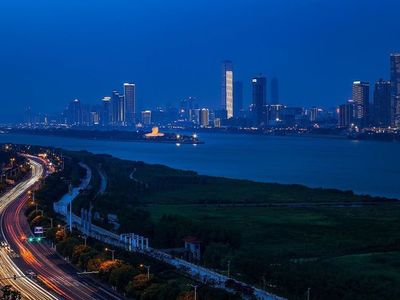 在20年的坎上拷问:千亿热钱撤离,工厂搬迁,深圳正在抛弃谁?