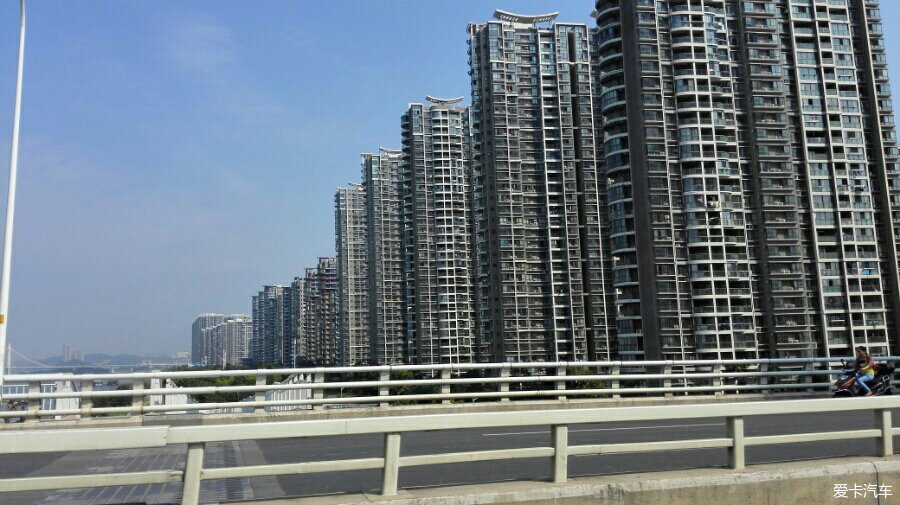 长沙欢迎您,临江豪宅不到万元,地铁口四千